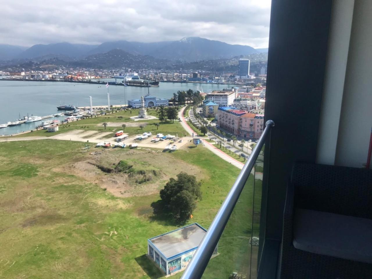 Premium Apartment In Porta Batumi Tower Esterno foto