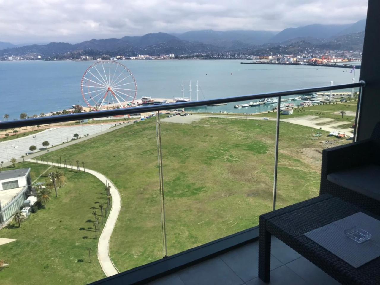 Premium Apartment In Porta Batumi Tower Esterno foto