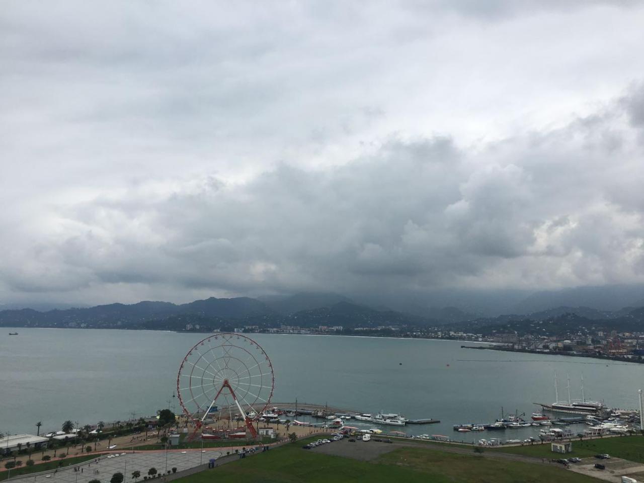Premium Apartment In Porta Batumi Tower Esterno foto