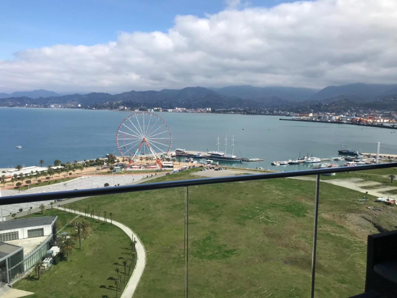 Premium Apartment In Porta Batumi Tower Esterno foto